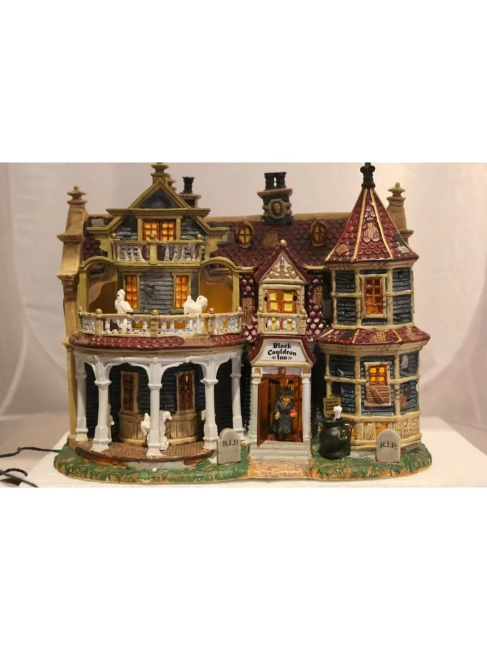 Lemax Spooky Town - Black Cauldron Inn  - Tested (see desc)